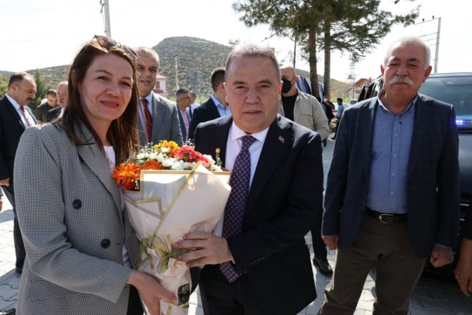 Başkan Böcek’ten Korkutelililere Düğün Salonu Ve Kreş Sözü