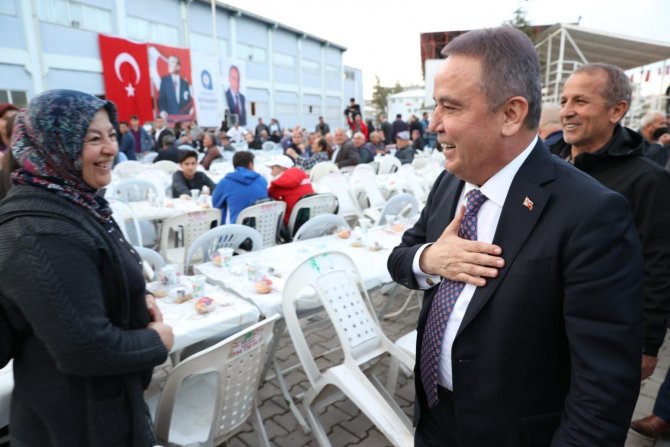 Başkan Böcek’ten Korkutelililere Düğün Salonu Ve Kreş Sözü