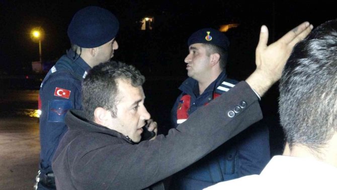 Antalya’da Transfere Giden Tur Minibüsü Alev Alev Yandı, Sürücü Canını Zor Kurtardı