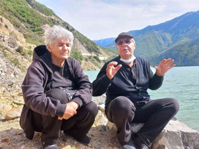 Çoruh Nehrinde 11 Yıl Önce Kaybolan Oğullarının Yasını Tutuyorlar