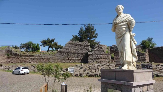 Assos’taki Aristo Heykeli Yenilendi