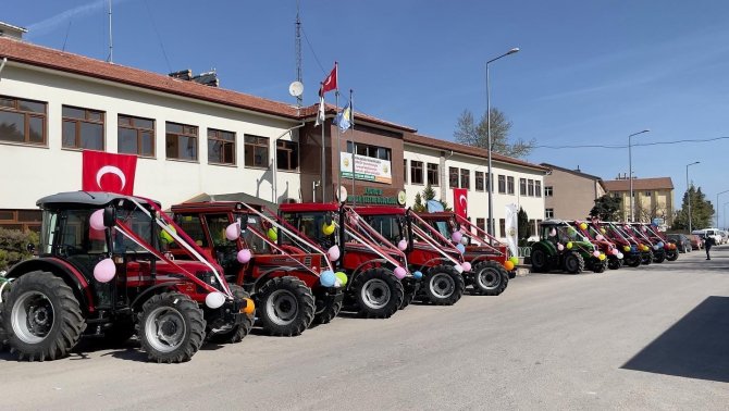 Ayancık’ta 11 Çiftçiye Hibe Destekli Traktör