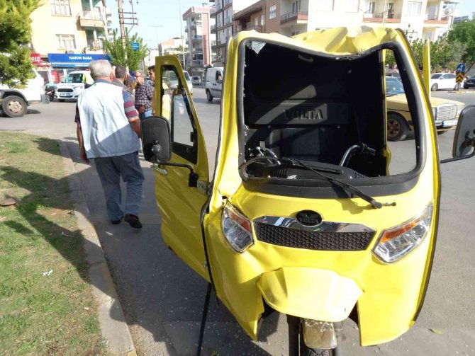 Otomobile Çarpmamak İsterken Kaza Yaptı: 1 Yaralı