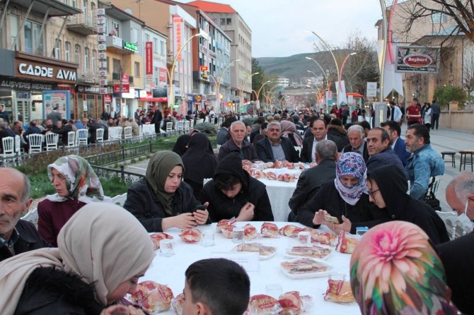 Bakan Bilgin, Memleketi Bayburt’ta Vatandaşlarla İftar Yaptı