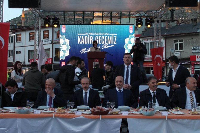 Bakan Bilgin, Memleketi Bayburt’ta Vatandaşlarla İftar Yaptı