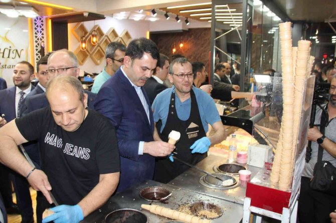Bakan Kurum, Mhp Standını Ziyaret Etti