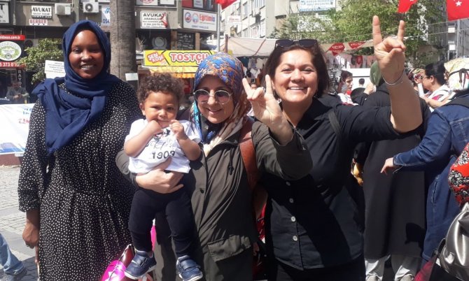 Edremit’te Mhp’nin Dağıttığı Pideler Kapışıldı