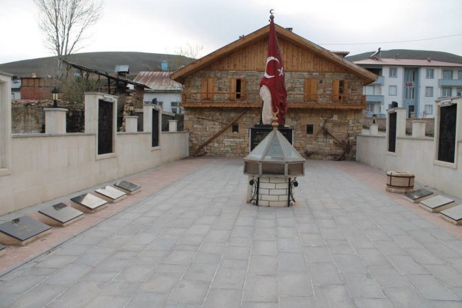 Kahraman Kadınların İsimleri ’İ̇ffet Anıtı’nda Yaşatılıyor