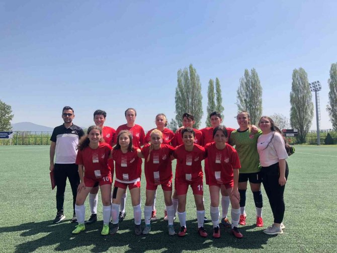 Bilecikspor Kadın Futbol Takımı Gollerine Devam Ediyor