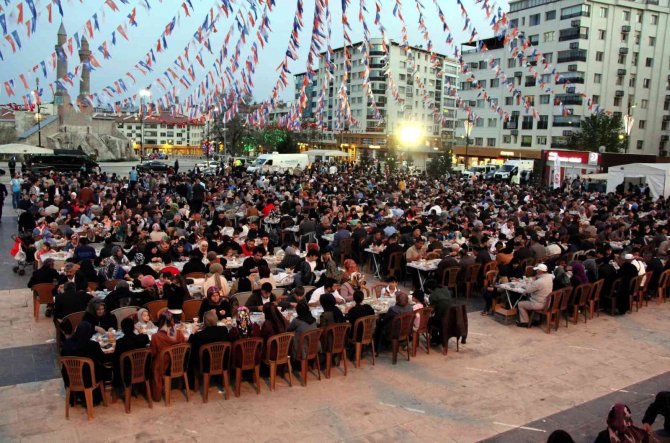 Bakan Kurum: “Cumhurbaşkanımız Recep Tayyip Erdoğan’ı Bir Kez Daha Rekor Bir Oyla Seçeceğiz"