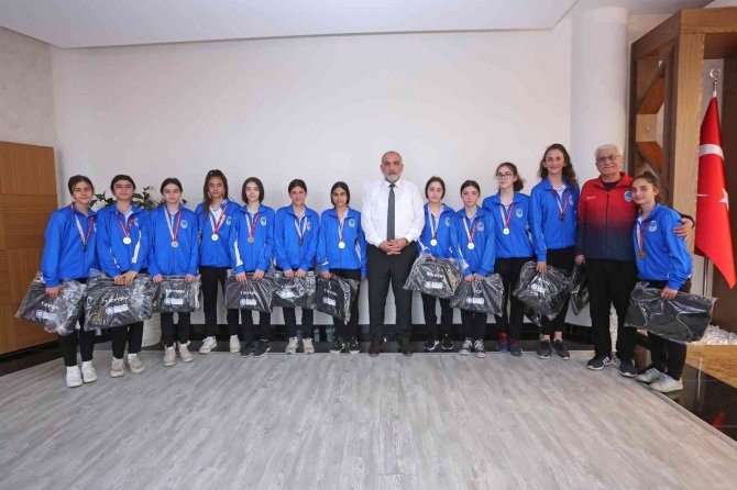 Potanın Yıldızlarına Başkan Sandıkçı’dan Kutlama