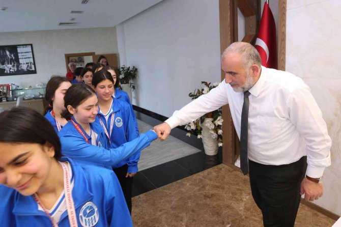Potanın Yıldızlarına Başkan Sandıkçı’dan Kutlama