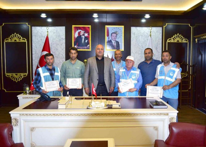 Temizlik İşçilerine Bayram İkramiyesi