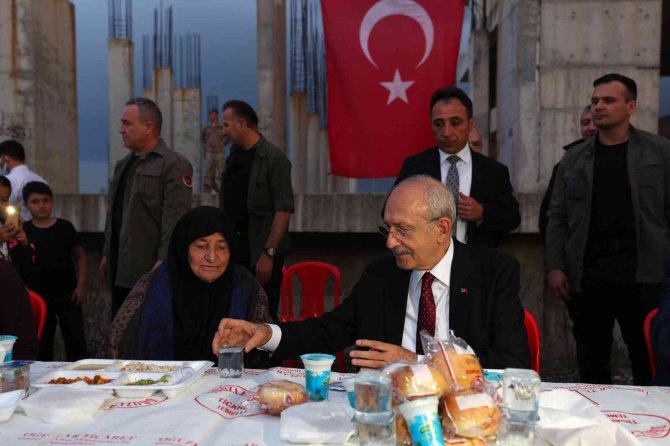 Chp Lideri Kemal Kılıçdaroğlu, Ankara’da İftar Yemeğine Katıldı