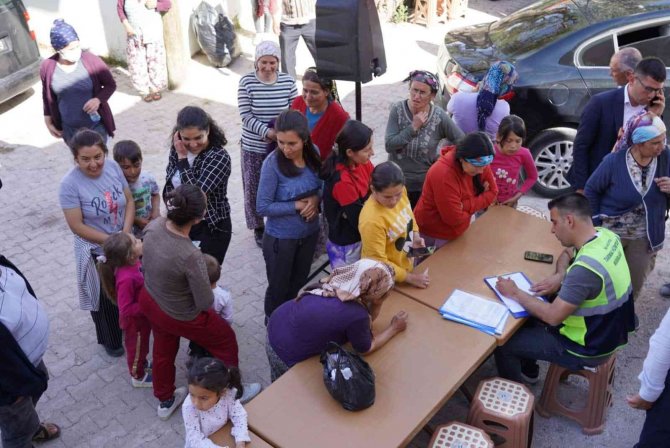 Milas’ta Kırsalda Yaşayan Vatandaşlara İpek Böceği Larvası Ve Halı İpi Dağıtıldı