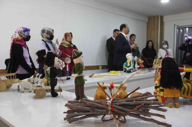 Atık Malzemeler Çocuklar İçin Oyuncağa Dönüştü