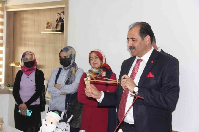 Atık Malzemeler Çocuklar İçin Oyuncağa Dönüştü