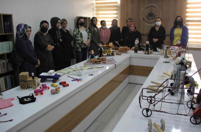 Atık Malzemeler Çocuklar İçin Oyuncağa Dönüştü