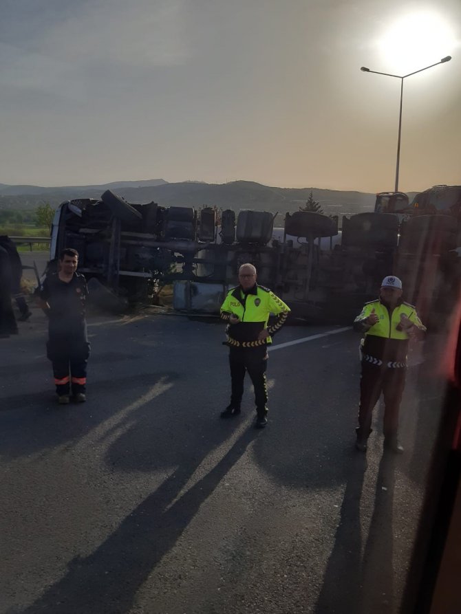 Elazığ’da Oksijen Yüklü Tanker Yan Yattı: 1 Yaralı