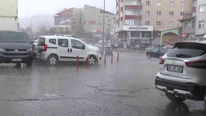 Erzurum’da Dolu Ve Sağanak Yağış Etkili Oldu