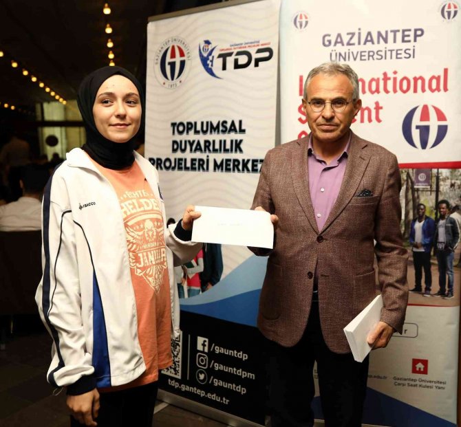 Rektör Özaydın: "Dünyanın İyi İnsanlara İhtiyacı Var"