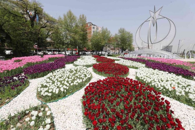 Gebze Rengarenk Çiçeklerle Donatılıyor