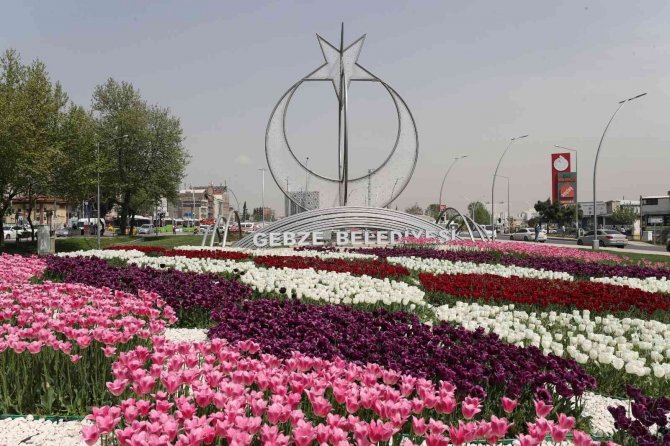 Gebze Rengarenk Çiçeklerle Donatılıyor