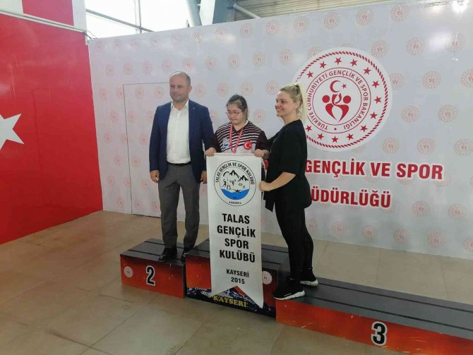 Özel Sporcular Yüzme Yarışmaları Başladı