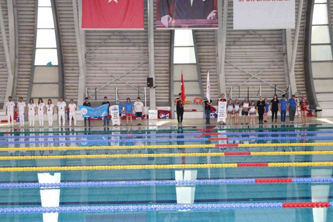 Özel Sporcular Yüzme Yarışmaları Başladı