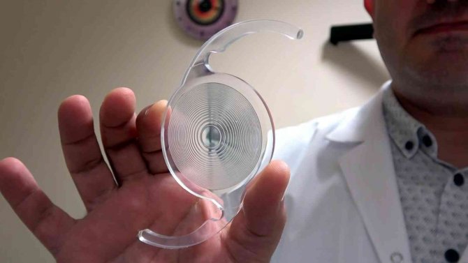 Akıllı Mercek Sayesinde Yıllardır Kullandığı Gözlükten Kurtuldu