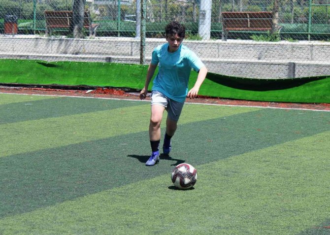 Futbol Tutkuları İçin 2 Bin 500 Kilometre Uzağa, Türkiye’ye Geldiler