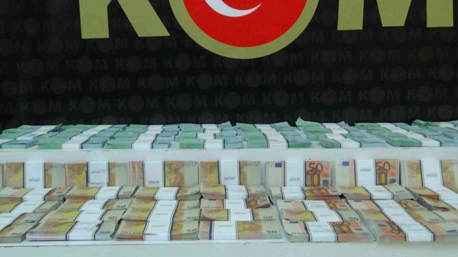 İ̇stanbul’da Sahte Döviz Operasyonu