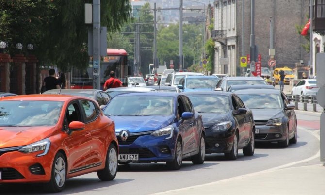 İ̇zmir’de Trafiğe Kayıtlı Araç Sayısı Arttı