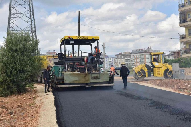 Kepez’in 2 Mahallesine Sıcak Asfalt