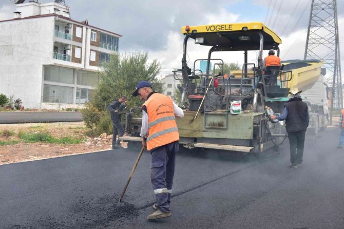 Kepez’in 2 Mahallesine Sıcak Asfalt
