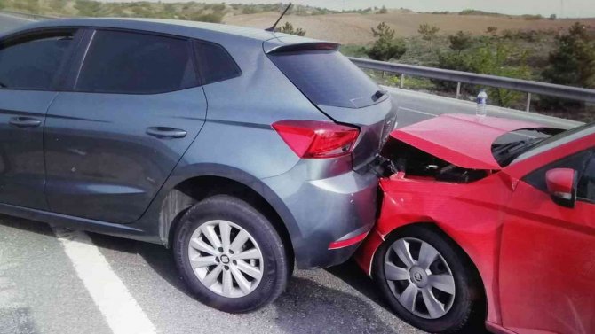 Kırıkkale’de İki Otomobil Çarpıştı: 5 Yaralı