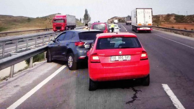 Kırıkkale’de İki Otomobil Çarpıştı: 5 Yaralı