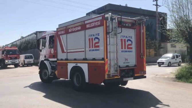 Fabrikada Çalışan İşçinin Üzerine Makine Kapağı Düştü