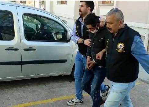 Evinde Bıçaklanarak Öldürülen Kadının Katil Zanlısı Tutuklandı