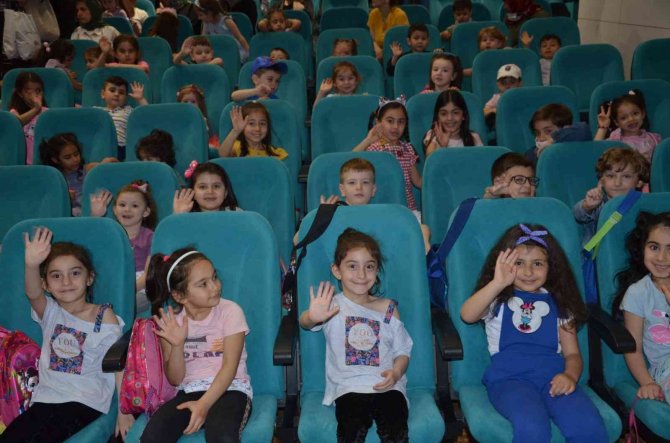 “Kostüm Odası” Minik Tiyatro Severlerle Buluşmaya Devam Ediyor