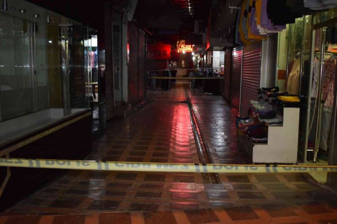 Duvarlarında Çatlama Meydana Gelen İş Hanı Polisi Alarma Geçirdi