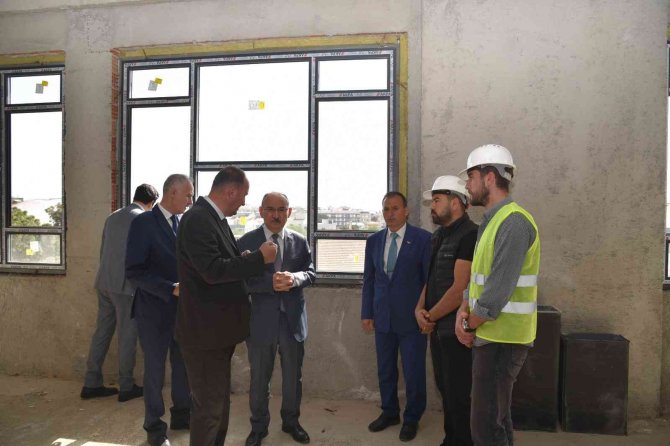Vali Deniz Okul İnşaatlarını Yerinde İnceledi