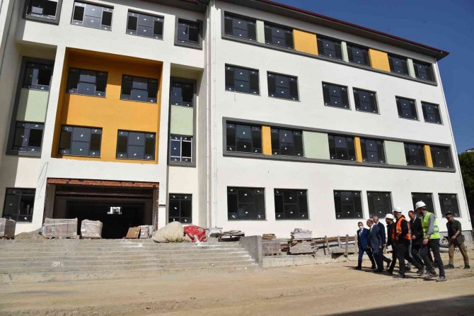 Vali Deniz Okul İnşaatlarını Yerinde İnceledi