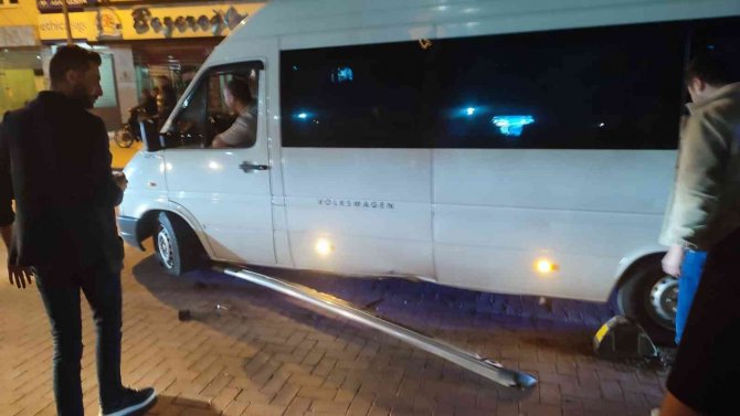 Kula’daki Yol Ayraçları Kazalara Neden Oluyor