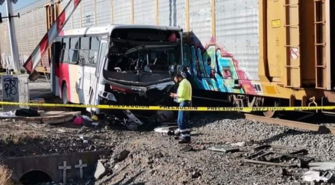 Meksika’da Tren Yolcu Otobüsüne Çarptı: 1 Ölü, 20 Yaralı