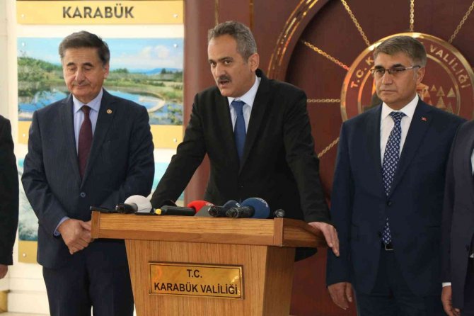 Bakan Özer: “Milli Eğitim Camiasını Normalleştirmeden Türkiye’nin Normalleşmesi Mümkün Değil”