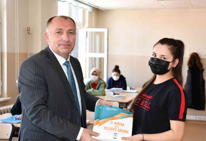 Meb’den Öğrencilere Ücretsiz Kaynak Kitap