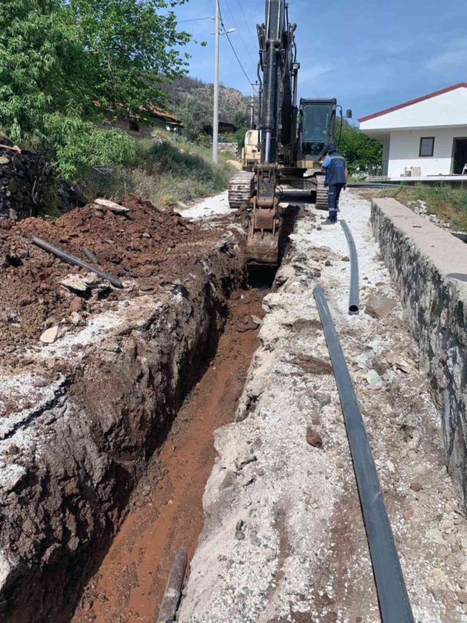 Marmaris’te Kırsal Mahallelerinin İçme Suyu Hatları Yenileniyor