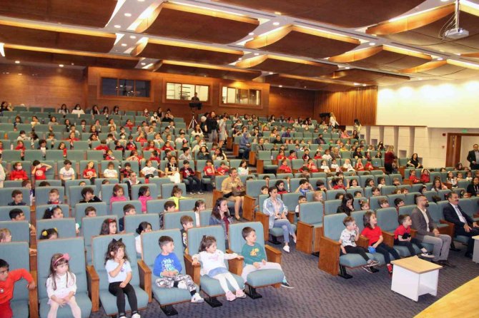 ‘Hacivat Ve Karagöz’den Teknoloji Bağımlılığı Uyarısı