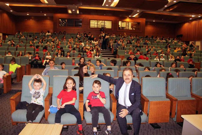 ‘Hacivat Ve Karagöz’den Teknoloji Bağımlılığı Uyarısı